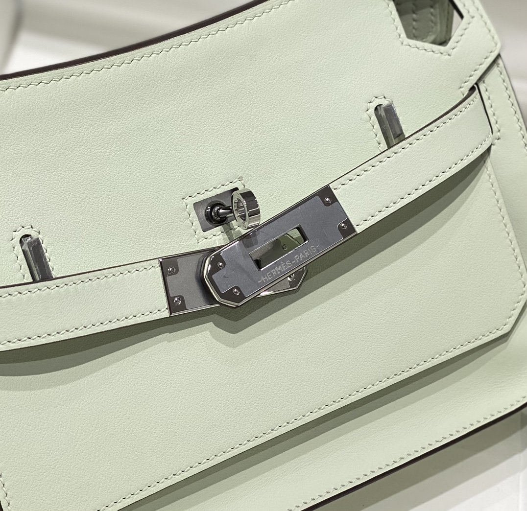 Hermes Jypsiere Mini Shoulder Bag In Vert Fizz Swift Leather